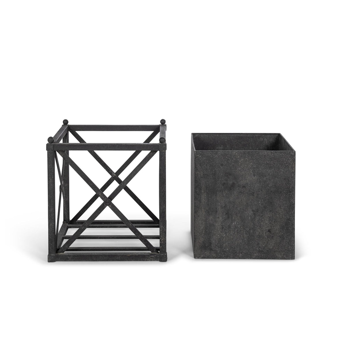 Small Metal Estate Planter, Noir
