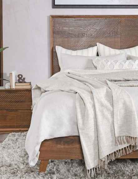 Santa Barbara Queen Bed in Honey by Classic Home