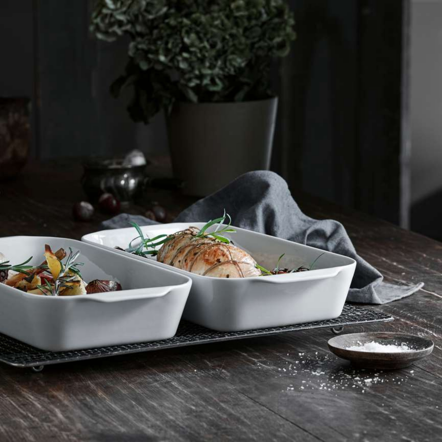 two rectangular roaster pans 2 sizes