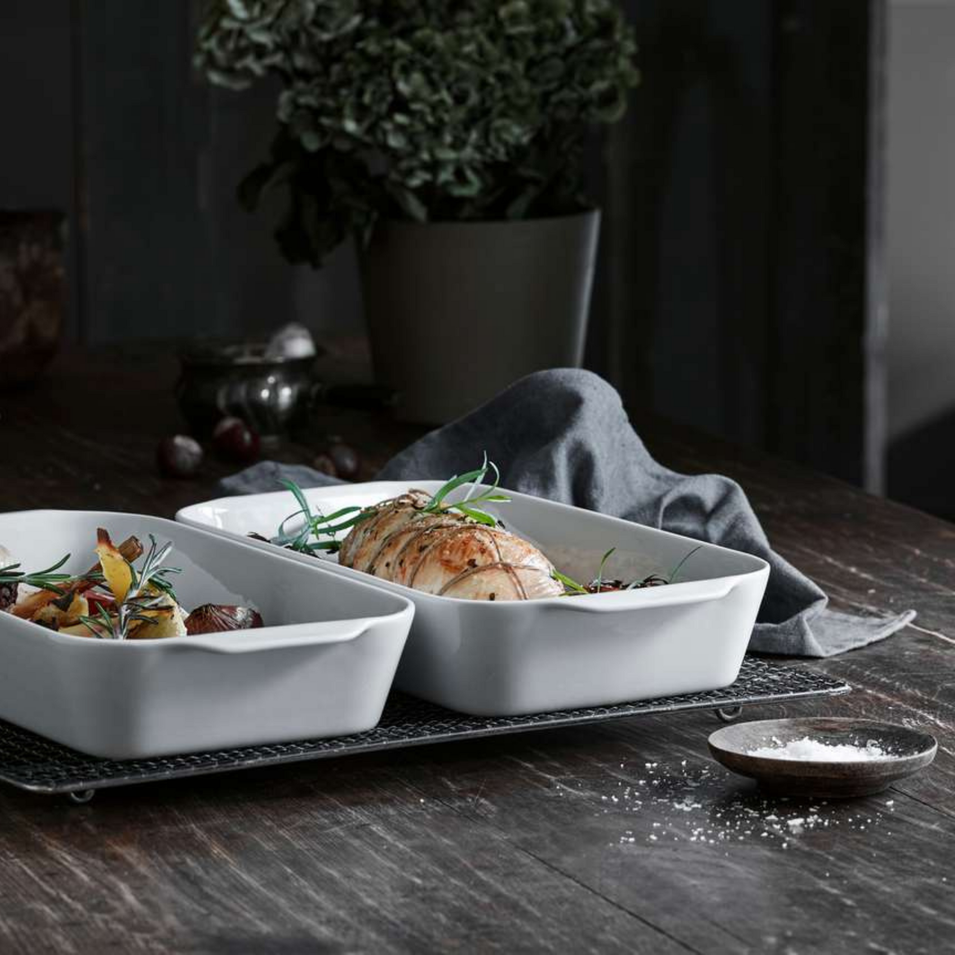 two rectangular roaster pans 2 sizes