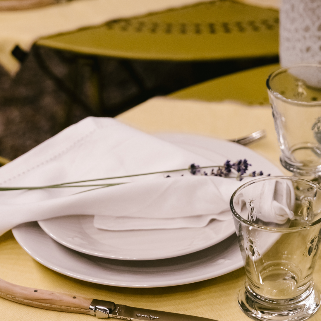 Bee Ceramic Dinner Plate Set- 4