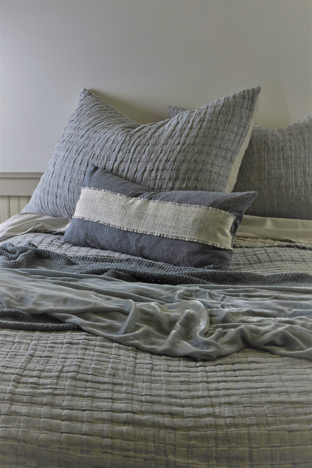 Devon Collection Including Oversized Throws and Shams by TL at home