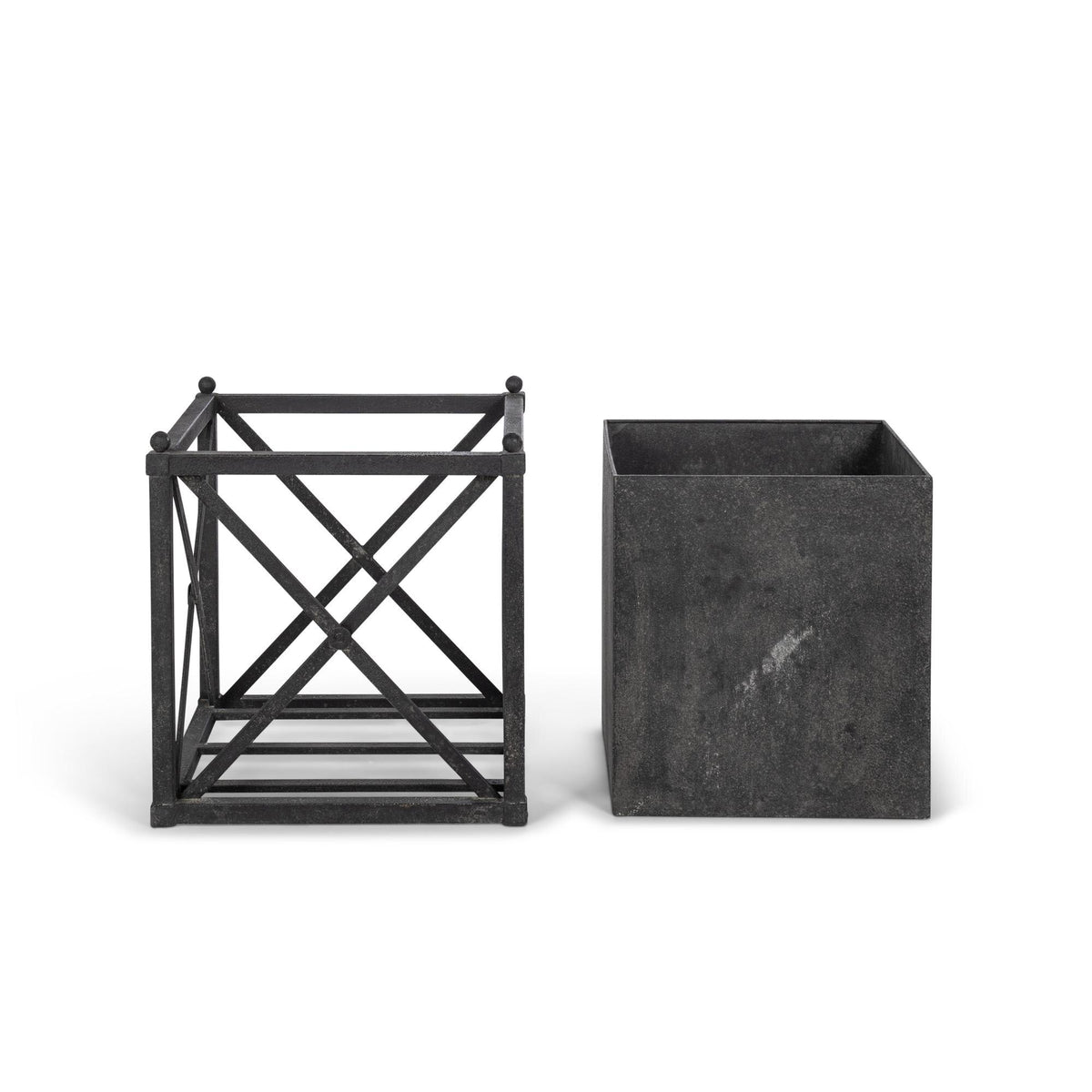 Small Metal Estate Planter, Noir
