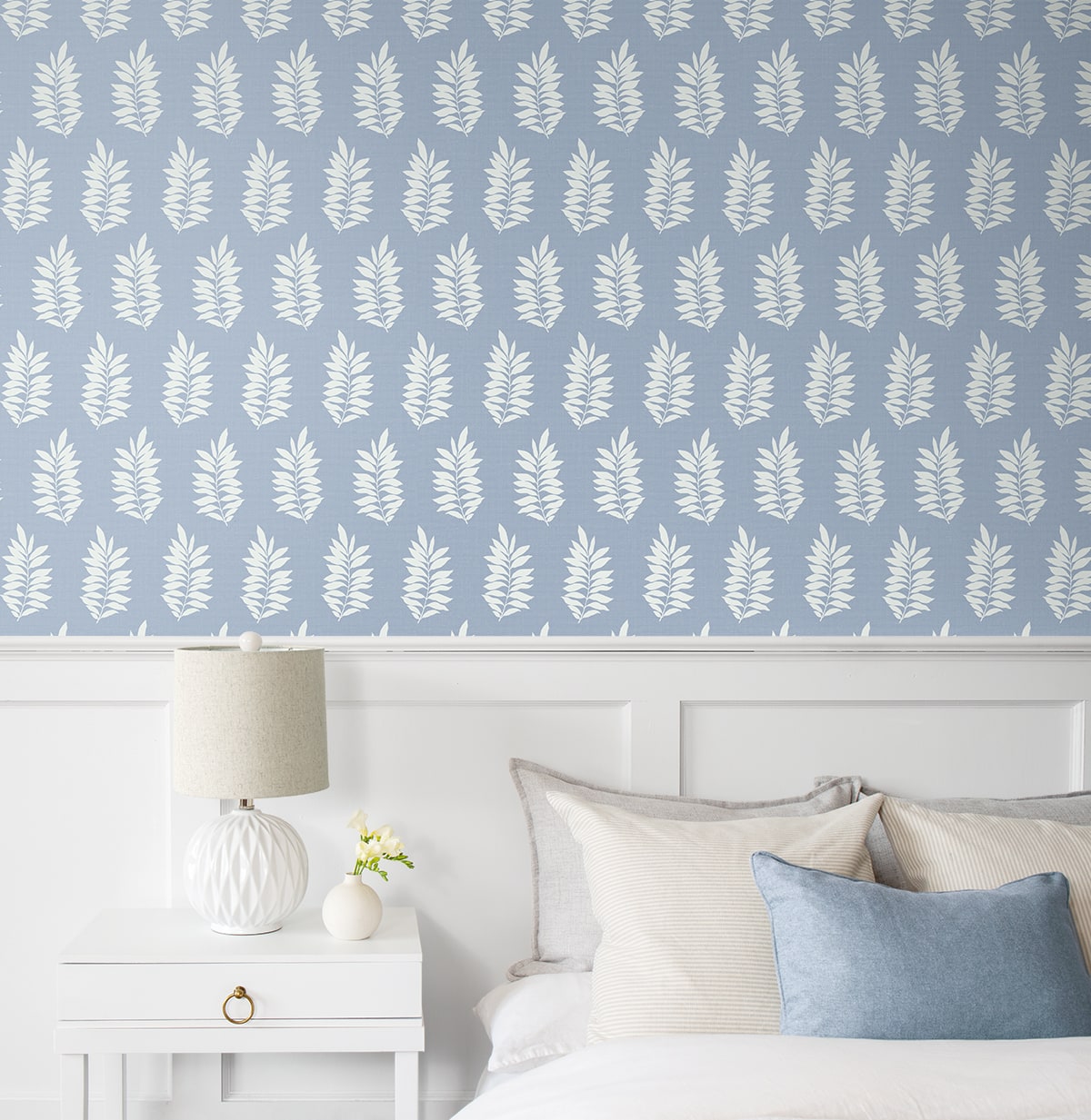 Pinnate Leaf Silhouette Premium Peel and Stick Removable Wallpaper