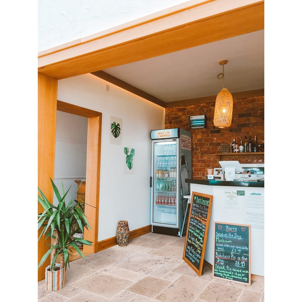 Classic Beige Light Travertine Tiles Antique Pattern Tumbled - Livfloors Collection