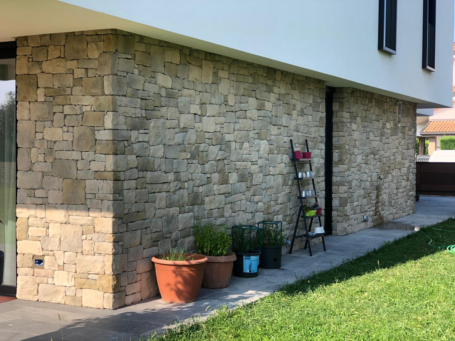 Ashlar Pattern Masso Sand Manufactured Stone Handmade Veneer - Livfloors Collection