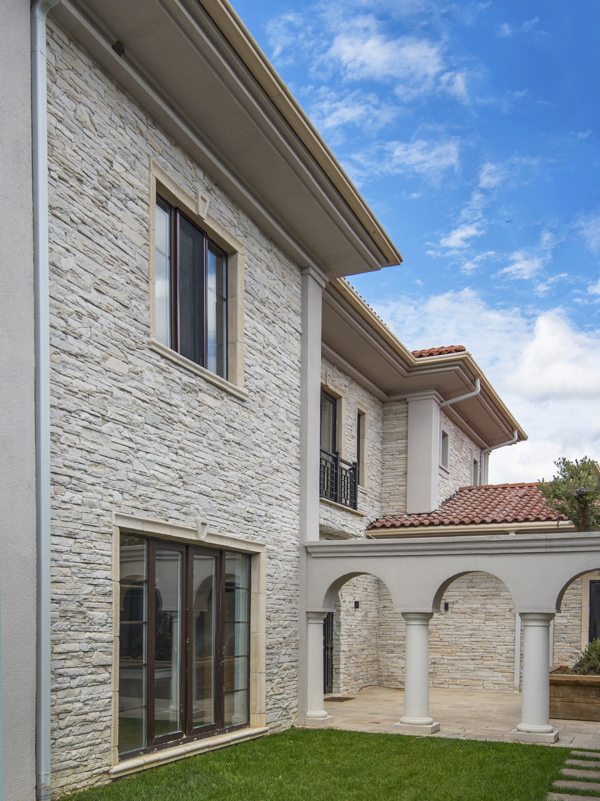 Inka Pearl White Slate Look Manufactured Stone Handmade Veneer